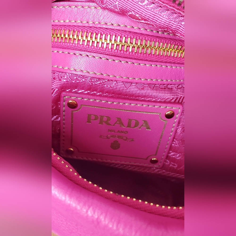 🔥HostPick🔥NWOT PRADA Milano Vibrant Pink Leather Shoulder Bag Gold Hardware - Picture 11 of 16